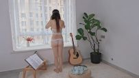 （Raymond原创）正在练吉他的知性人妻被通知主人要到，随后进行犬奴调教（狗奴/人妻/