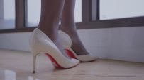 美女收集者2（身陷囹圄的女记者）