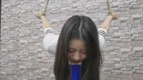 飞天 学生希希在小树林在看小说,被2个歹徒迷昏后绑架塞入麻袋