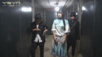 【赤心烈女行】丛林中行走的女孩被特务抓到审讯酷刑打挠痒铁刷刷脚心关押五花大绑刑场