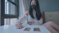 【悠米】《OL的危机2》堵输了需要用身体还债的鬼牌玩过吗？一镜到底原味白袜内裤堵嘴
