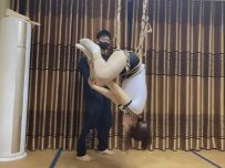 【山鬼工作室】张涵被用极其难受的姿势吊起来，屁股撅高倒吊。戒尺重度打屁股