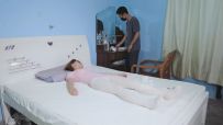 姐妹花被歹徒入室捆绑玩弄！胶带封嘴！狂挠白丝脚心折磨！ 【樱束原创】《姐妹俩的劫