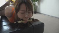 逍遥订拍】神奇女侠沦为囚犯 后手驷马 脚趾缚 丝袜包头 挠脚心 接口水喝掉 原味丝袜堵