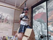 【缚心室】双马尾JK少女的绳缚地狱！一天高强度折磨，木马、驷马、吊缚折磨，炮机+AV