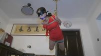 《劫中劫》 中集 她们把女主人驷马吊在空中皮鞭抽打，还不解气又把女主人驷马捆绑在洗