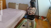 『我的媳妇』212弹、被下药的人妻之铁链禁欲、舍宾袜+白渔网袜叠丝、叠腿跪姿固定放置