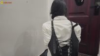 少萝音霜喵惊险外出 捆上单手套 下面塞入小玩具外出 变态大叔尾随 但是穿了高跟鞋又跑