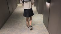 【户外惊魂-臭脚妹妹的秘密】史上最大量失禁+cha入式玩具外出+超紧股绳，JK+发光肉丝+