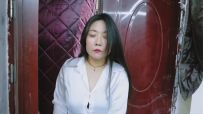 【HD飞天】误入房间的女人贩子惨遭无情折磨,电动股绳机威力太大了,一会将她折磨地晕死
