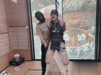 【缚心室】肉丝旗袍木马挑战，郊狼+强力电击鞭，疼痛难忍强烈挣扎，险些跌落。AV棒强