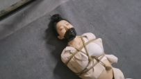 飞天 女老师去学生家补课竟走错了门,竟遇到了虐待狂人的无情折磨..