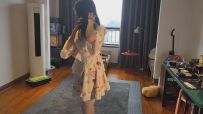 小羊妹妹的单人玩具体验，06年刚满18岁的小妹妹 高强度郊狼电击 铁链吊缚 丝袜塞嘴 胶
