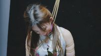 【鑫鑫工作室】中篇 三位女模特倾情演绎，女学生被特务抓住逼问情报下落，在各种KB,YK