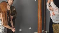 【忘忧社工作室】新模特试镜，试镜模特小妮被拷打血痕累累，小妮和小涵是传送情报的卧