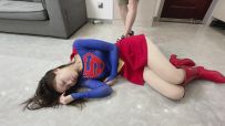 【比尔工作室】昏迷的女超人被捆绑玩弄