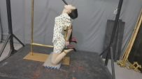 月仙儿挑战各种游戏屡战屡败，今天要挑战这种拘束架强制头部后仰电击强G游戏，是否可